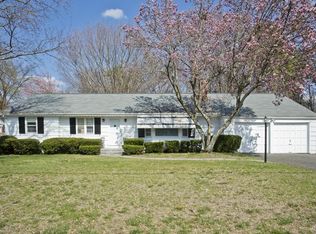 73 W Crystal Brook Dr, Springfield, MA 01118