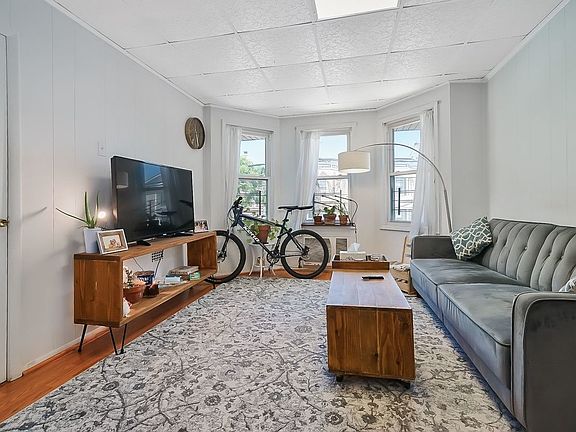 4th image of 6412 Metropolitan Ave