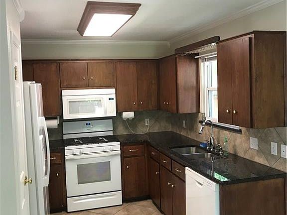 5th image of 16420 Parkway Dr