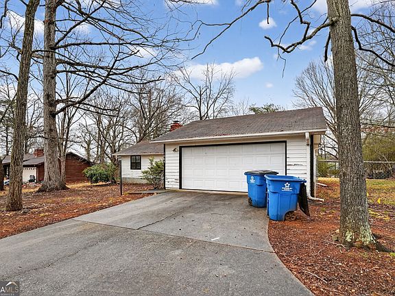 2nd image of 1004 Fairview Rd