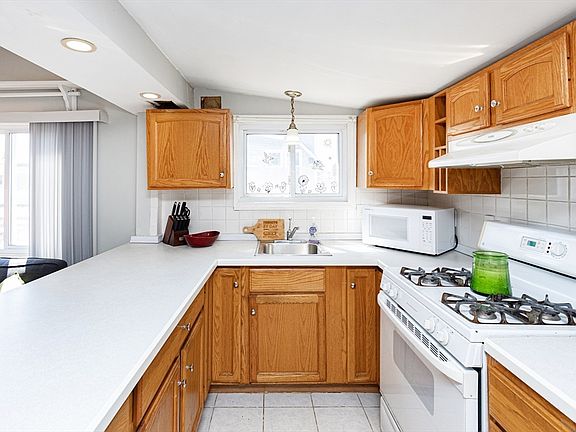 5th image of 13 55th St