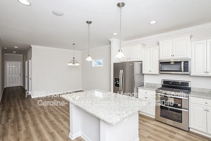 5 bed, 3.0 bath, 2254 sqft, $2,375 — Photo 4