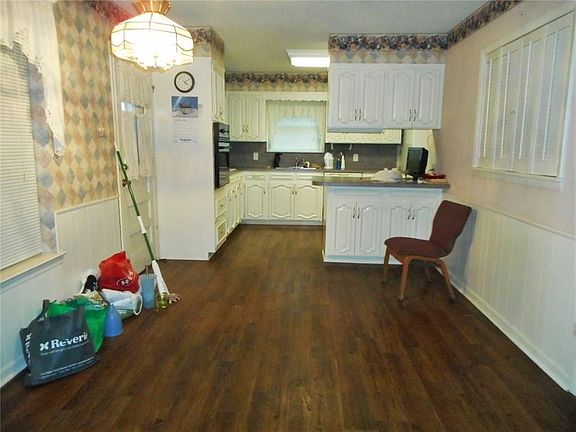 5th image of 1111 Hillside Dr