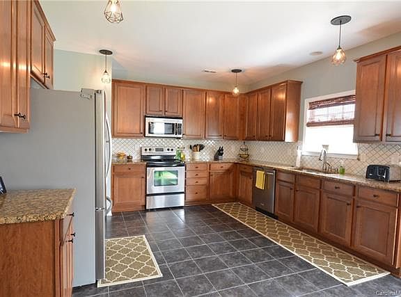 3rd image of 692 Hicklin Dr