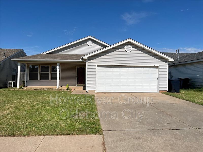 1st image of 905 Edinburg Dr