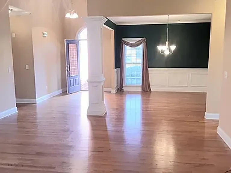 1070 Camden Park Dr — Photo 9