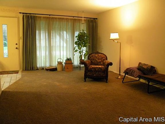 2nd image of 1253 E Fremont St