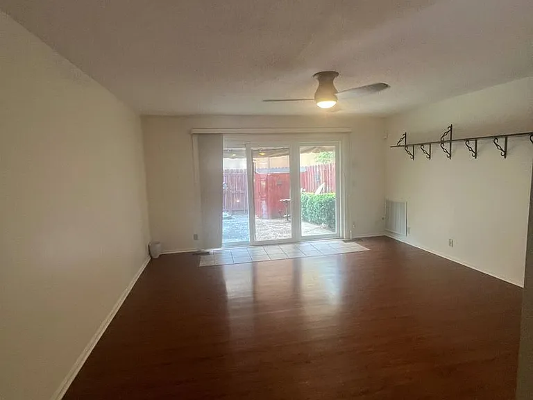 15 Hampton Dr — Photo 2