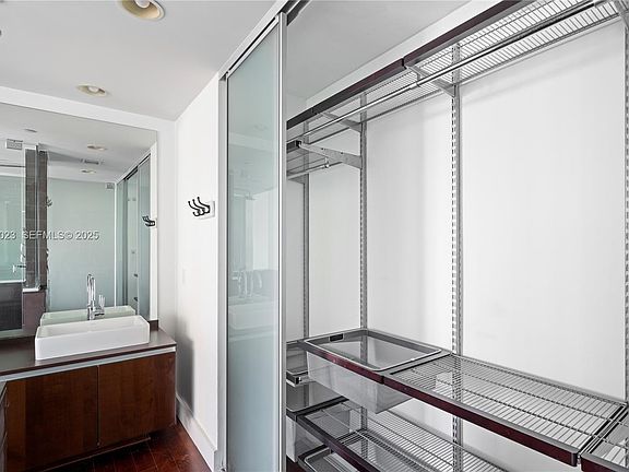 3rd image of 1040 Biscayne Blvd APT 4108