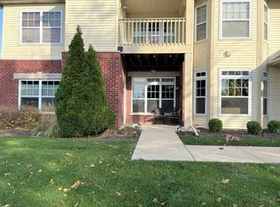 595 Grandview Ct UNIT D, Pewaukee, WI 53072