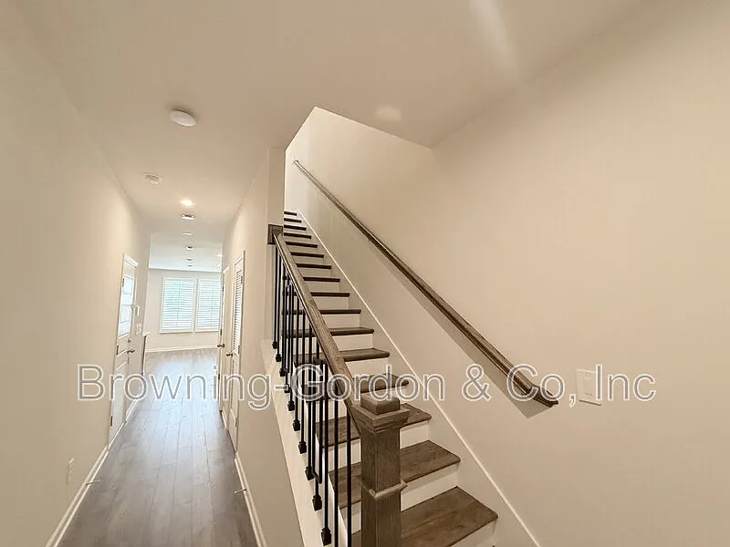 2 bed, 2.5 bath, $2,000 — Photo 2