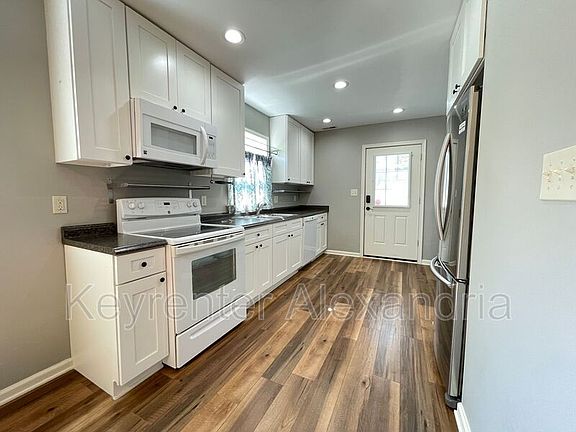 5th image of 3221 Clayborne Ave