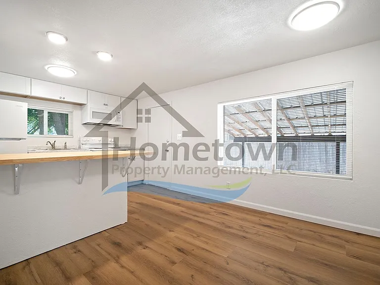 104 E 15th Ave — Photo 10