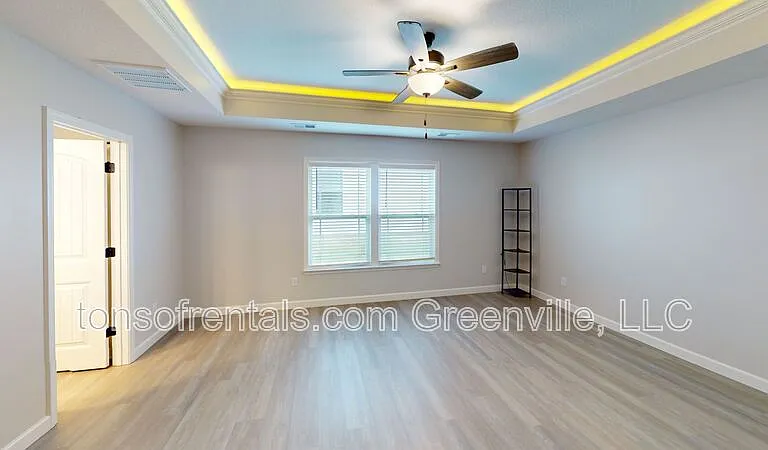 2212 Davenport Ct — Photo 8