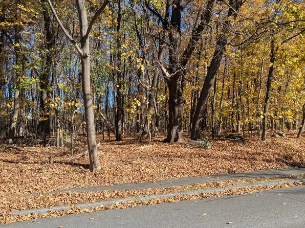8 Old Colony Dr, Westborough, MA 01581