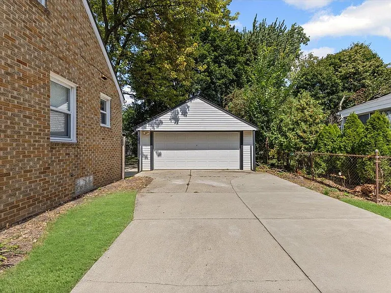 13710 Balfour St — Photo 19