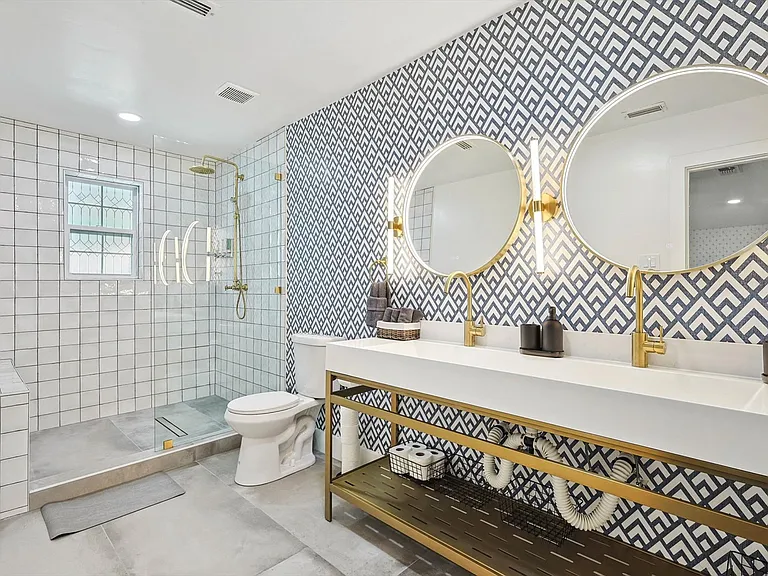 1012 Cloverdale Ln — Photo 23