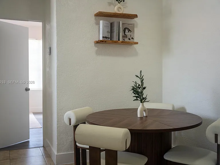 301 SW 10th Ave #7 — Photo 6