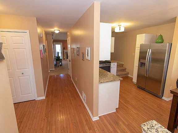 5th image of 219 Woodfield Square Ln