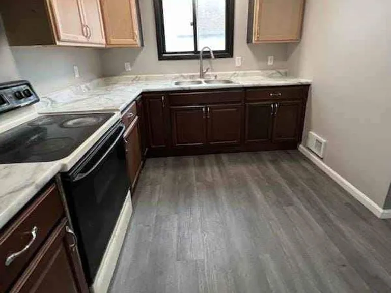 818 Logan Ave N — Photo 7