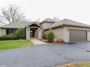 534 Whispering Pines Rd, Lindenhurst, IL 60046