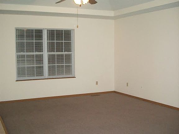 Living Room w/ Ceiling Fan