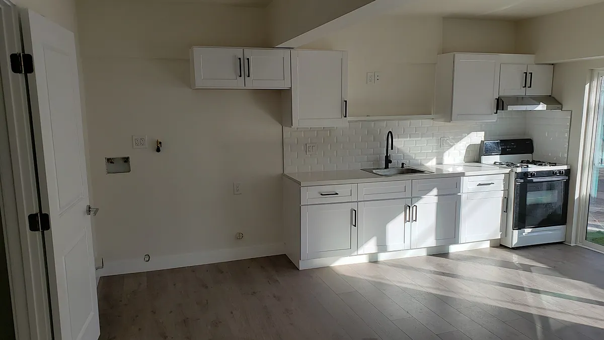 Building Photo - 418 S Roxbury Dr #1/2
