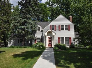 105 Ashley Rd, Hopkins, MN 55343