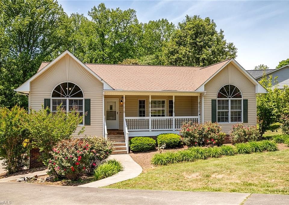 1st image of 124 Hunter Cir