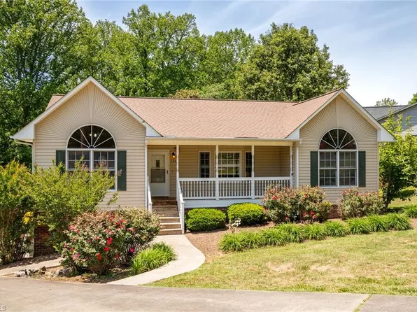124 Hunter Cir, Wilkesboro, NC 28697