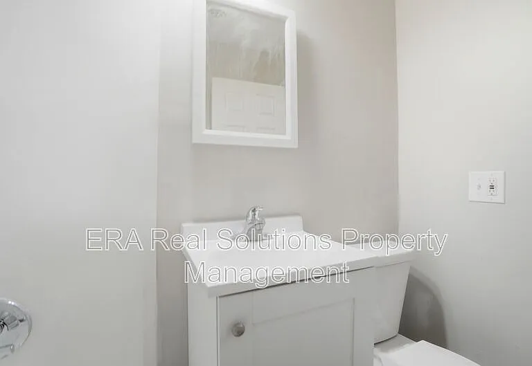 944 Leona Ave — Photo 9