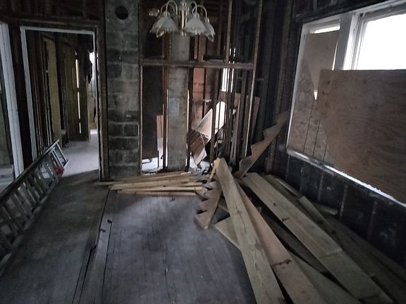 3rd image of 10535 S Lasalle St