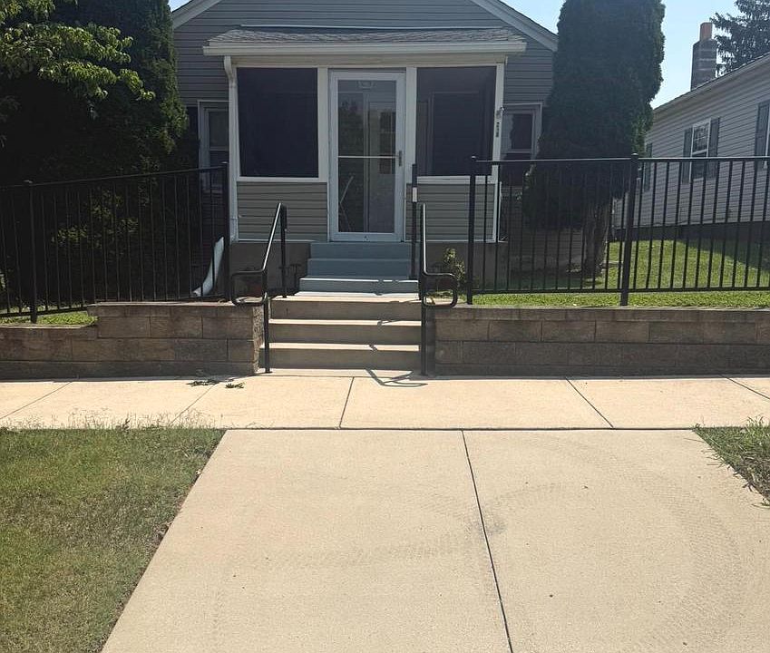 1st image of 218 N Fairfax Blvd