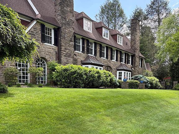 3rd image of 1380 Gilbert Rd