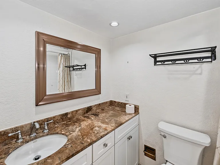 2220 Bahia Vista St #G4 — Photo 11
