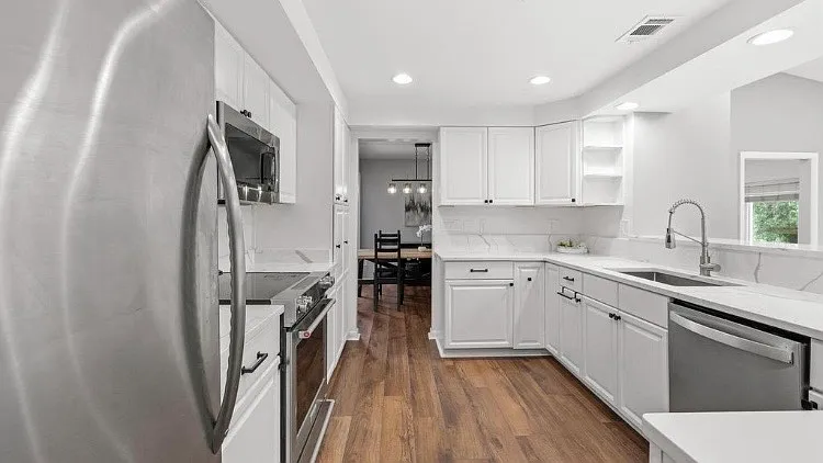 15004 Dufief Dr — Photo 8