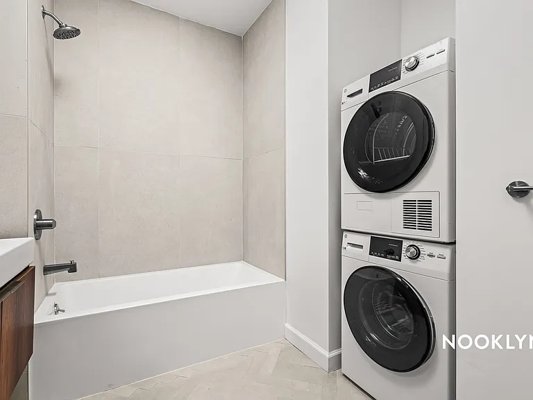 26-04 Jackson Ave #14J — Photo 3