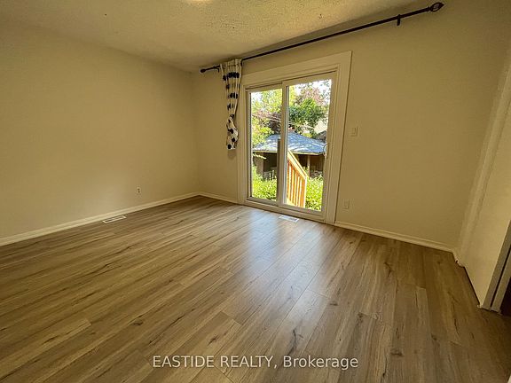 2nd image of 516 Lynett Cres