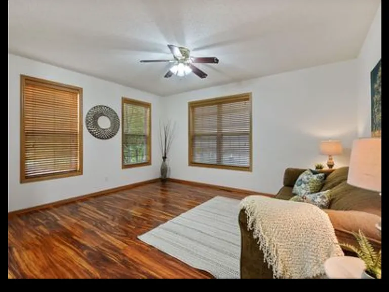 10012 Iris Ln — Photo 10