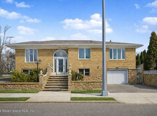 95 Woodlawn Ave, Staten Island, NY 10305