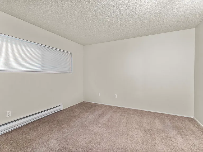 Baycrest Apartments — Photo 36
