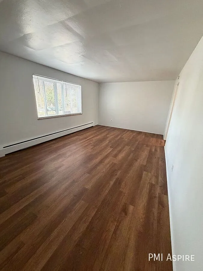 Awesome 1st Floor 2 Bedroom, 1 Bath Apartment available now close to S Platte Drive for easy comm... — Photo 3