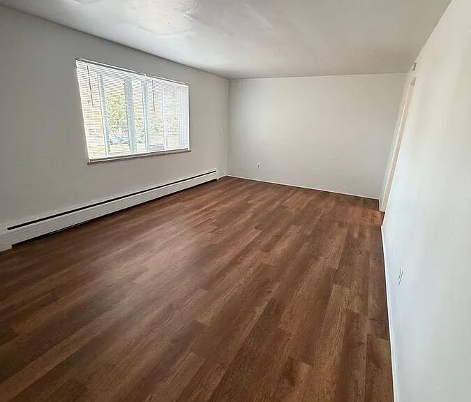 1740 W Mosier Pl #14 — Photo 3