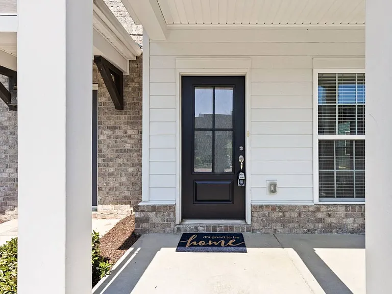 242 Mansfield Dr — Photo 2