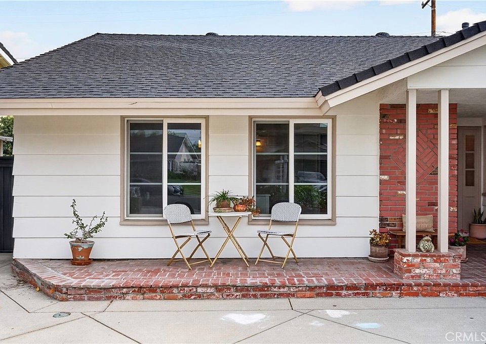 19533 Babington St, Santa Clarita, CA 91351 | MLS #SR26108506 | Zillow