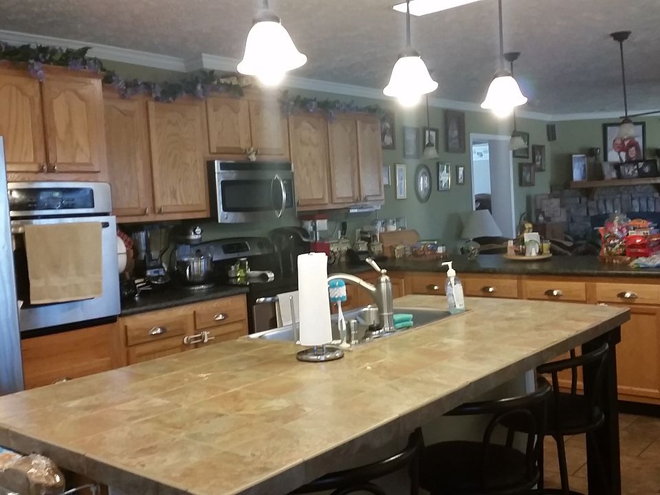 Open kitchen/ den