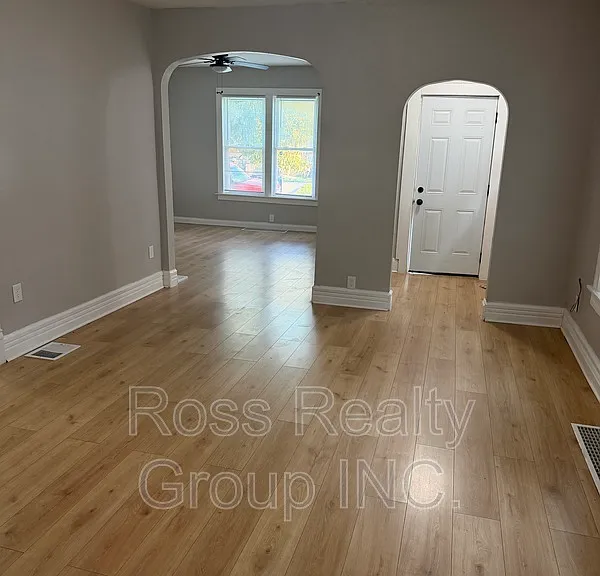 1121 Delence St #LOWER — Photo 5