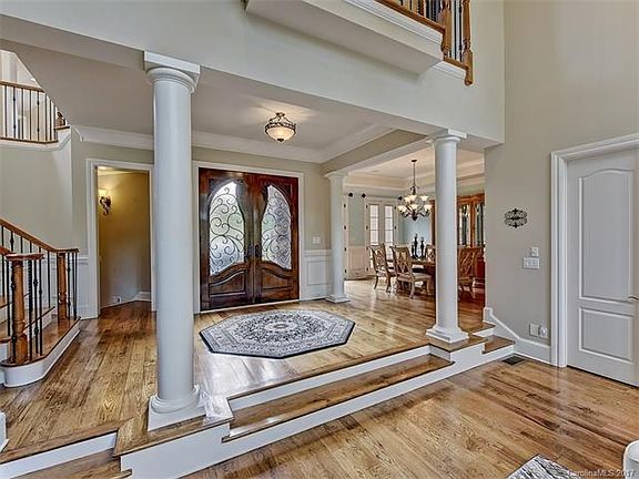 3rd image of 114 N Longfellow Ln #1223