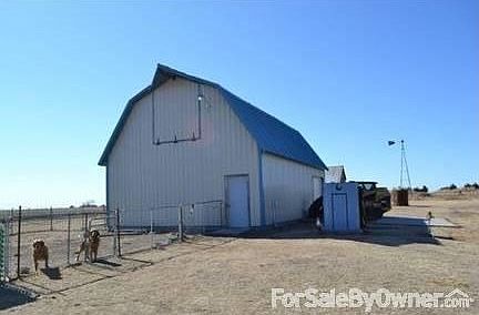 Heated and insulated 40 x 27 shop : Lots of shop space here with storage above.