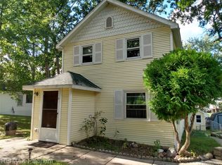 10183 Skeman Rd, Brighton, MI 48114